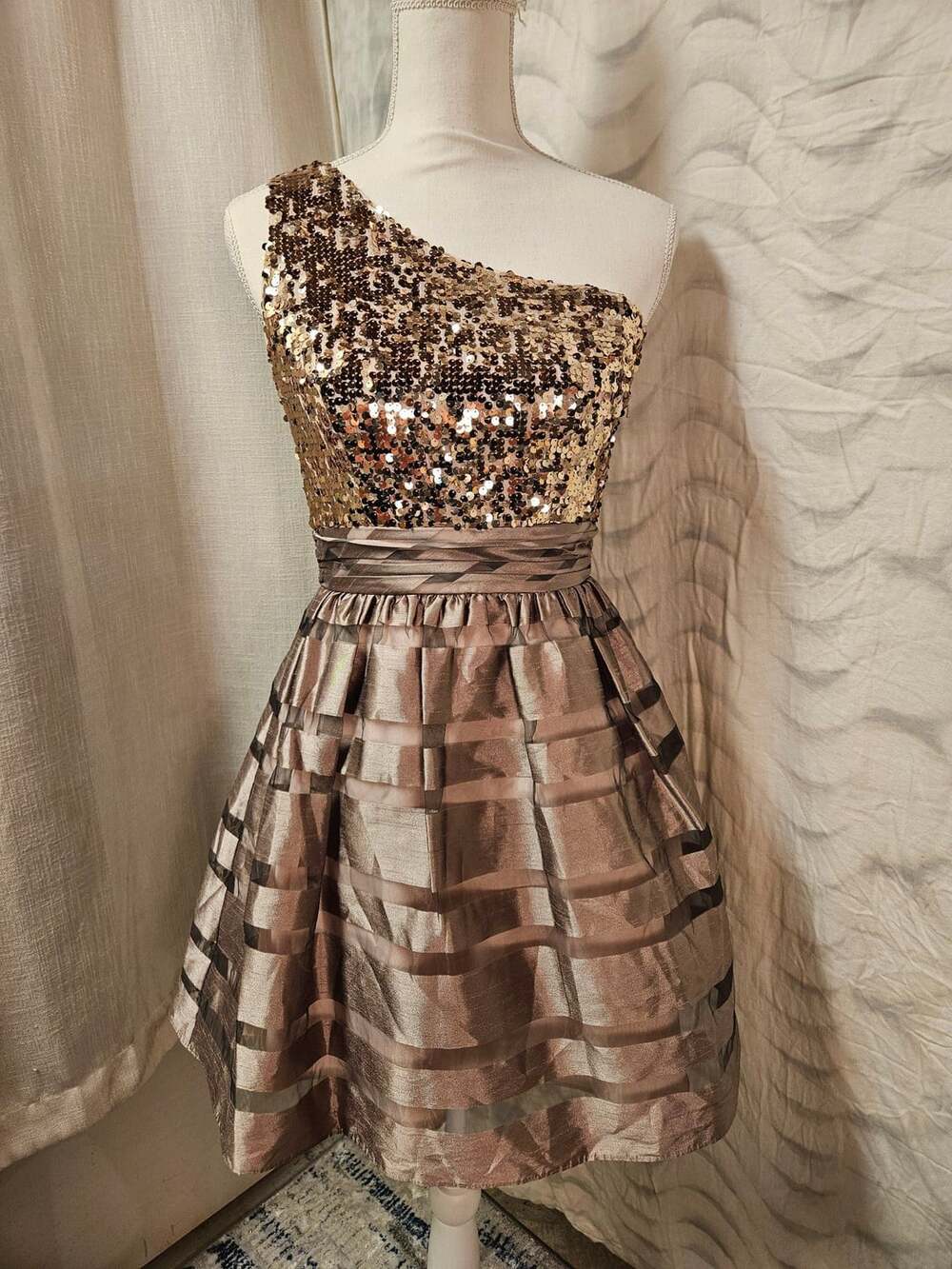 Hailey Logan by Adrianna Papell Sequin Cocktail Dress Size 5/6 Gold Bronze